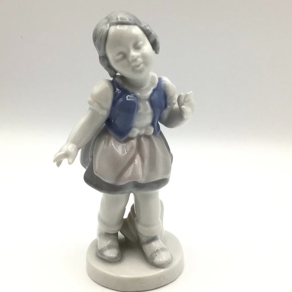 Gerald Porzellan Girl Figurine #5621, 5" - Picture 1 of 4